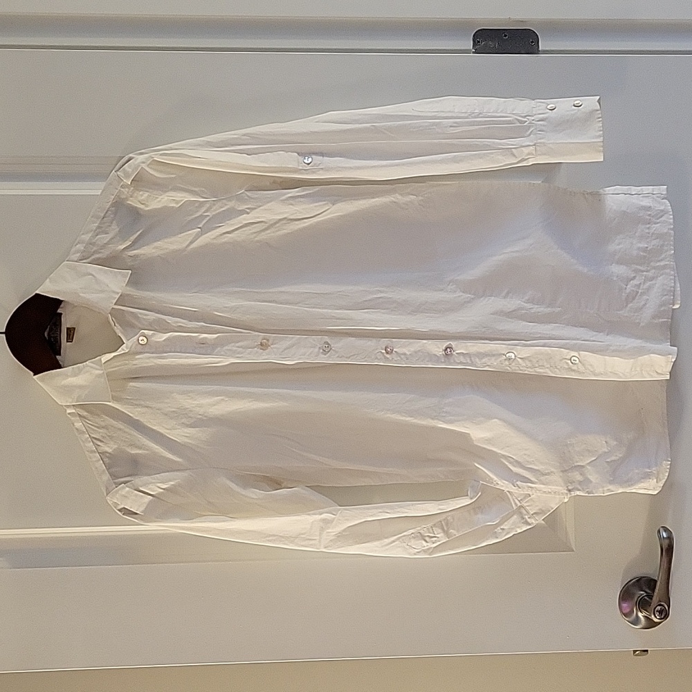 Peck & Peck Women's white button-down dress shirt